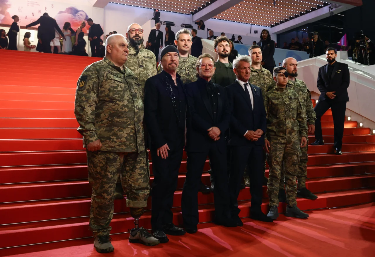 Боно в компанії українських військових презентував свій документальний фільм у Каннах
