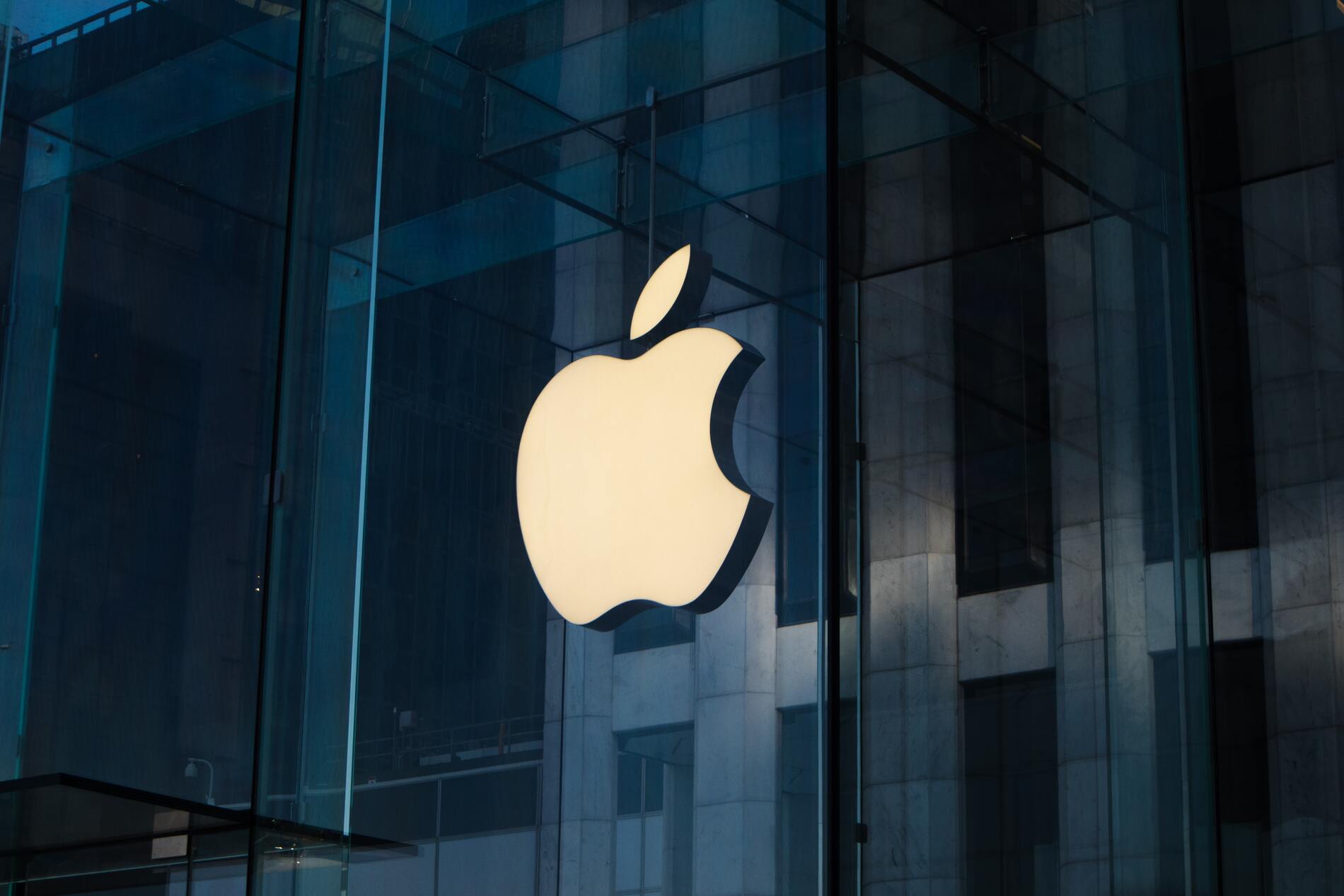 Apple видалила з App Store “ВКонтакте” та інші російські соцмережі